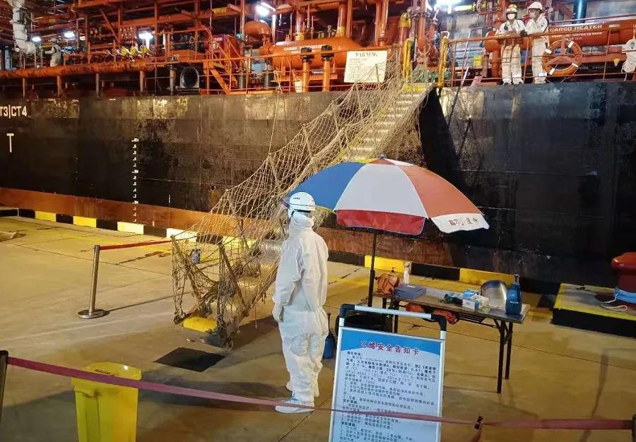 现场直击 | 16小时!海湾港务打赢3146吨乙烯卸船作业战“疫”